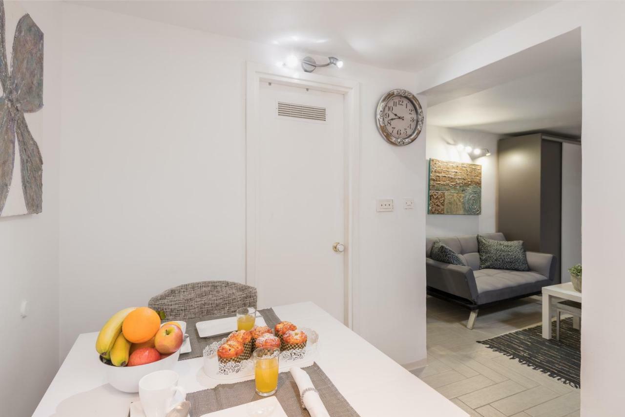 Old Town Center Studio's Apartment *